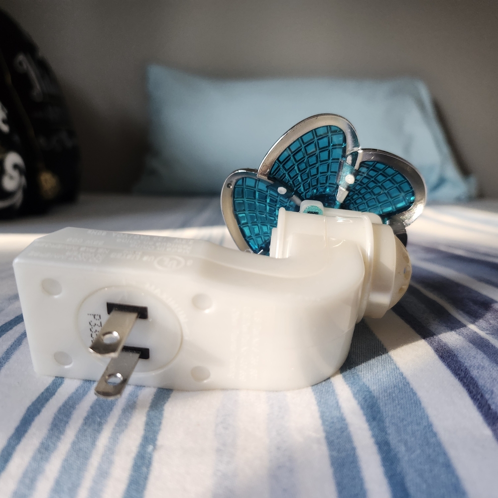 Turquoise Wall Flower - Picture 2 of 3